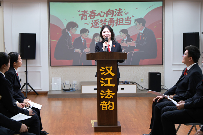 邹.JPG